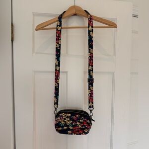 Lug Coupe Floral Purse NWOT spring compact practical colorful